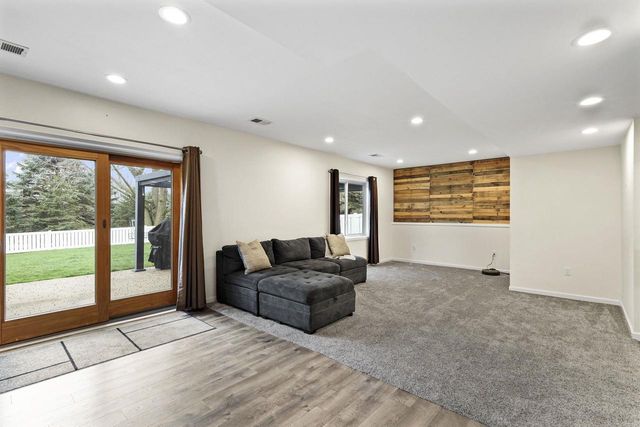 840 Vista Ridge Drive, Mount Horeb, WI 53572