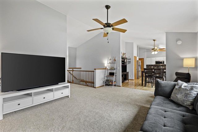 840 Vista Ridge Drive, Mount Horeb, WI 53572