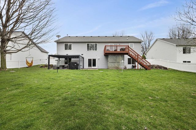 840 Vista Ridge Drive, Mount Horeb, WI 53572