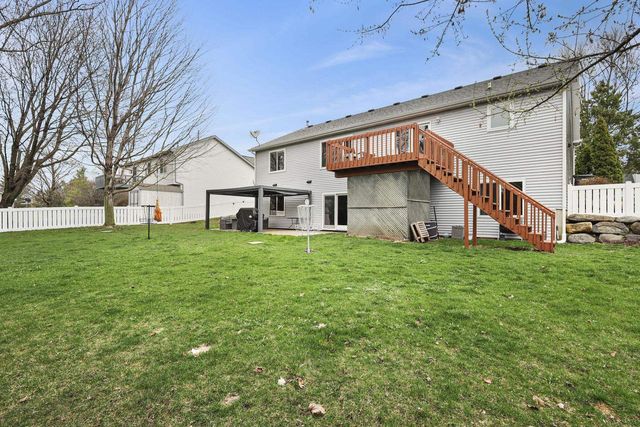 840 Vista Ridge Drive, Mount Horeb, WI 53572