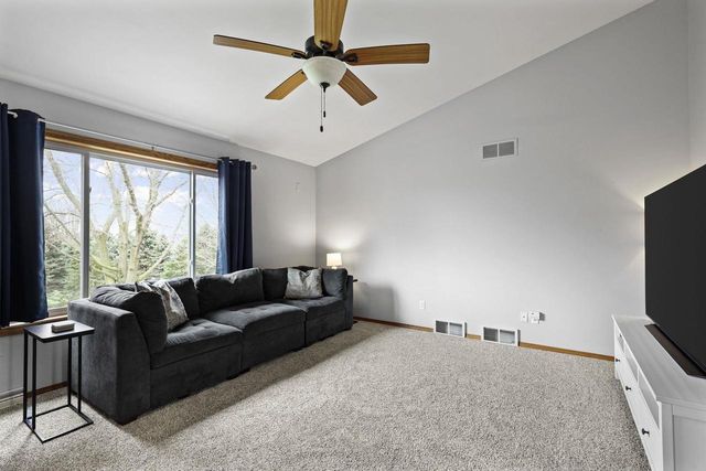 840 Vista Ridge Drive, Mount Horeb, WI 53572