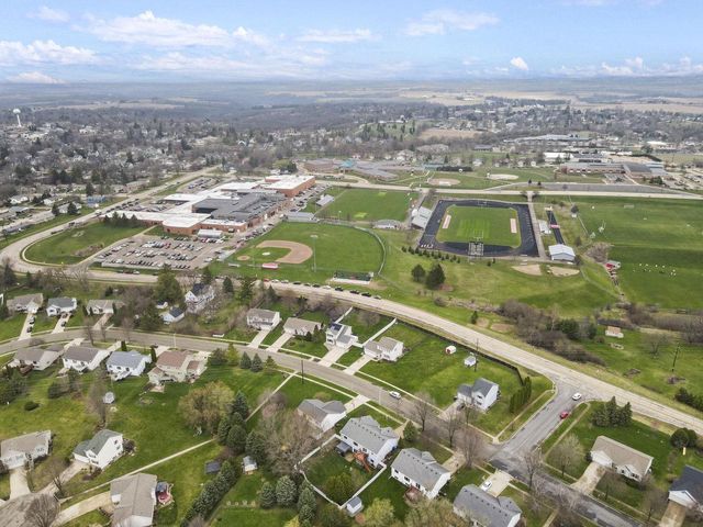 840 Vista Ridge Drive, Mount Horeb, WI 53572