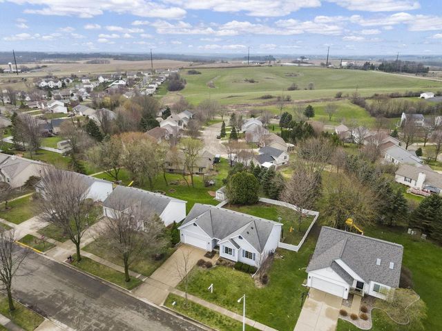 840 Vista Ridge Drive, Mount Horeb, WI 53572