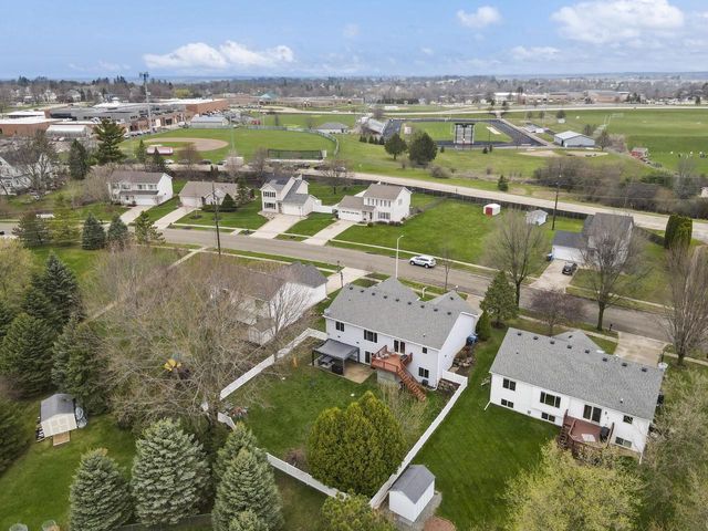 840 Vista Ridge Drive, Mount Horeb, WI 53572