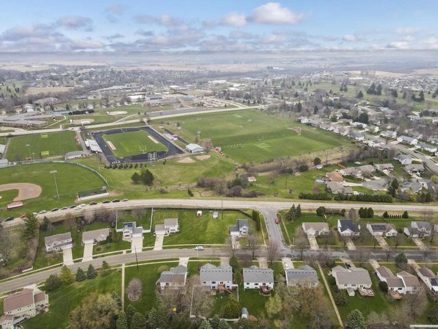 840 Vista Ridge Drive, Mount Horeb, WI 53572