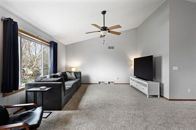 840 Vista Ridge Drive, Mount Horeb, WI 53572