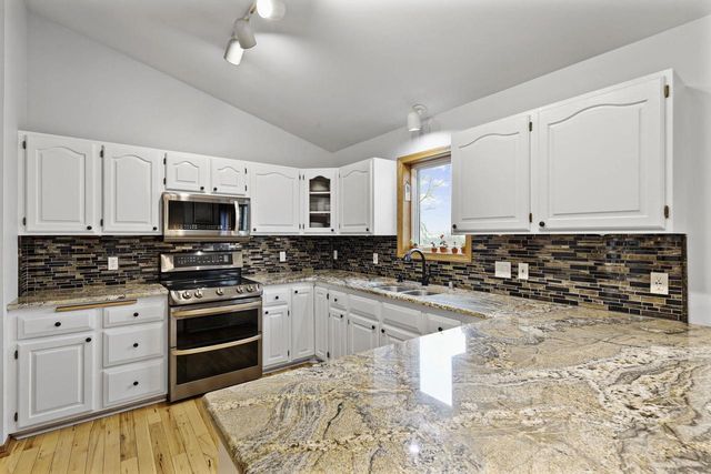 840 Vista Ridge Drive, Mount Horeb, WI 53572