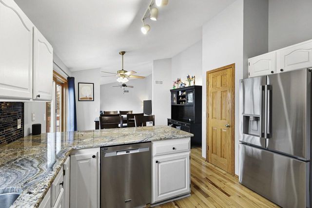 840 Vista Ridge Drive, Mount Horeb, WI 53572