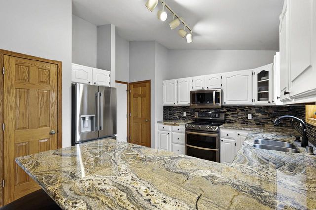 840 Vista Ridge Drive, Mount Horeb, WI 53572