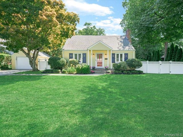36 Francis Terrace, Glen Cove, NY 11542