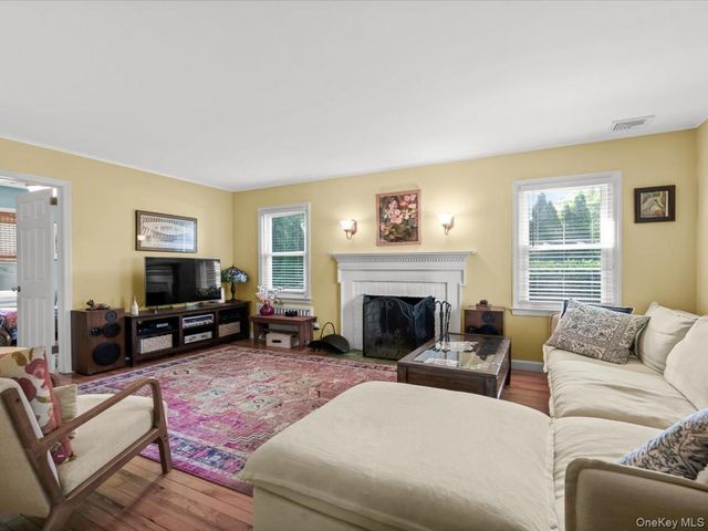 36 Francis Terrace, Glen Cove, NY 11542