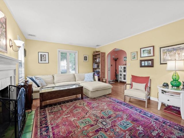 36 Francis Terrace, Glen Cove, NY 11542