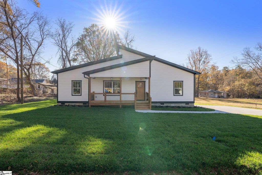 225 Cedar Street, Woodruff, SC 29388