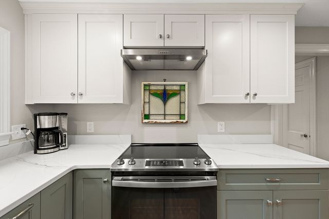 27 Colrain Rd, Topsfield, MA 01983
