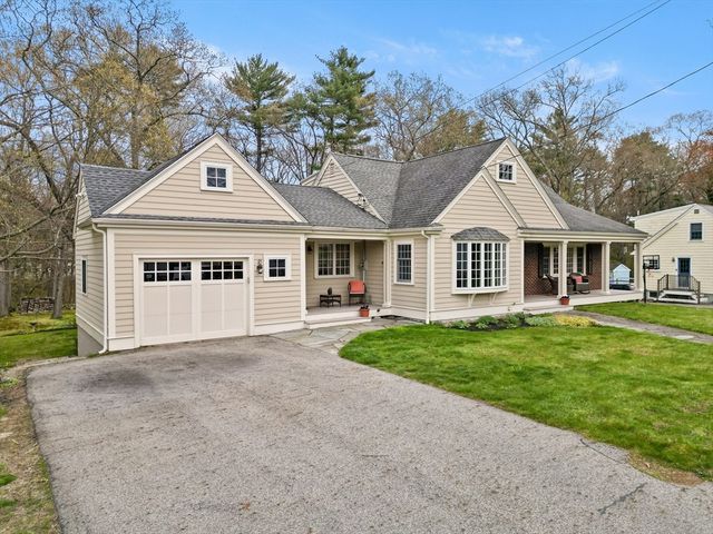 27 Colrain Rd, Topsfield, MA 01983