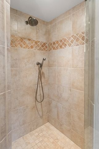 27 Colrain Rd, Topsfield, MA 01983