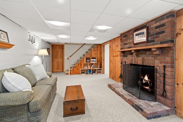 27 Colrain Rd, Topsfield, MA 01983