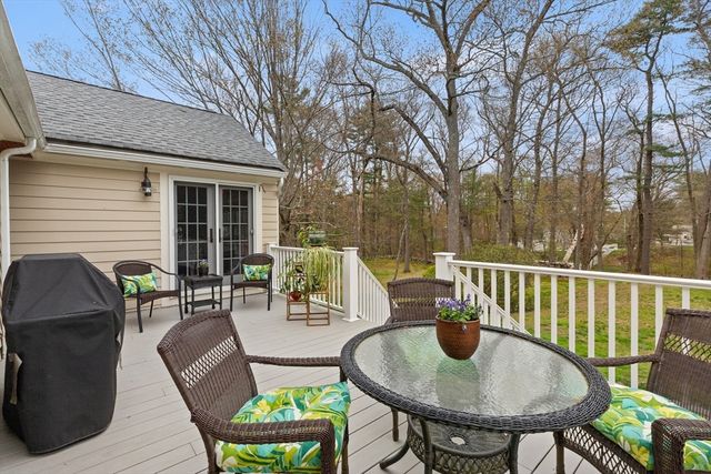 27 Colrain Rd, Topsfield, MA 01983