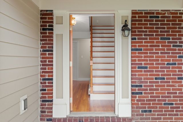 27 Colrain Rd, Topsfield, MA 01983