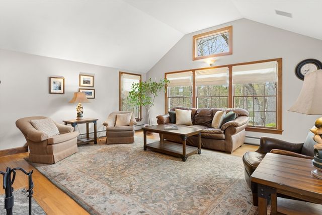 27 Colrain Rd, Topsfield, MA 01983