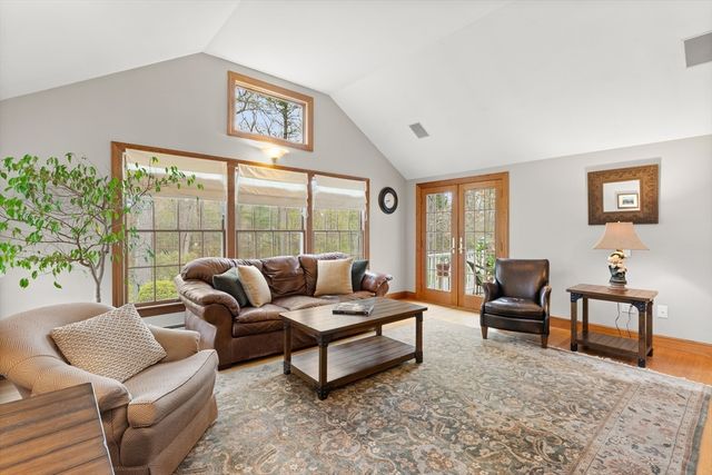 27 Colrain Rd, Topsfield, MA 01983