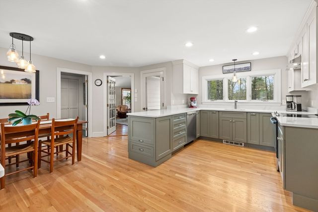 27 Colrain Rd, Topsfield, MA 01983