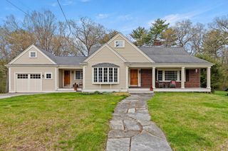 27 Colrain Rd, Topsfield, MA 01983