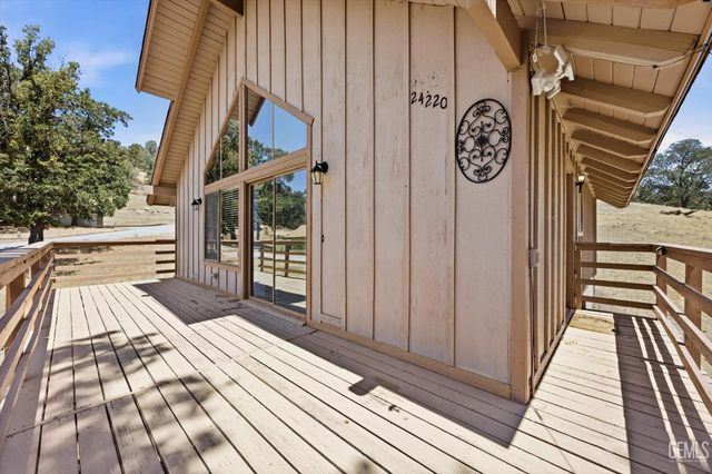24220 Arroyo Court, Tehachapi, CA 93561