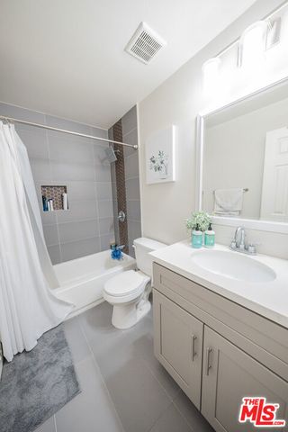 15425 Sherman Way 241, Los Angeles, CA 91406