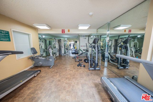 15425 Sherman Way 241, Los Angeles, CA 91406