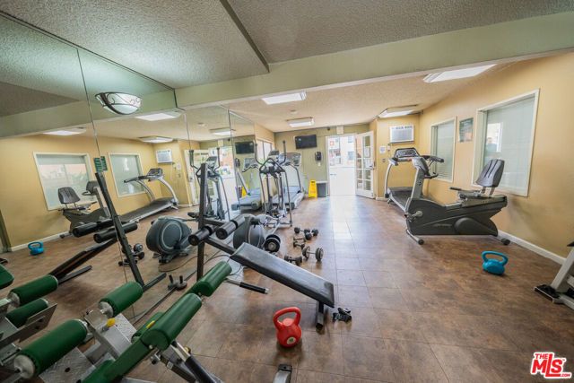 15425 Sherman Way 241, Los Angeles, CA 91406