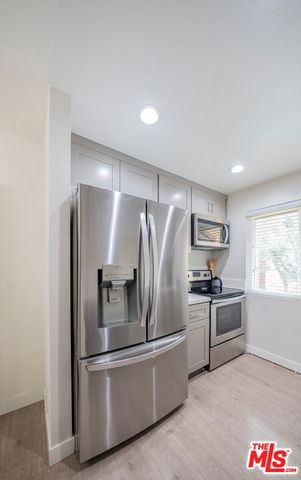 15425 Sherman Way 241, Los Angeles, CA 91406