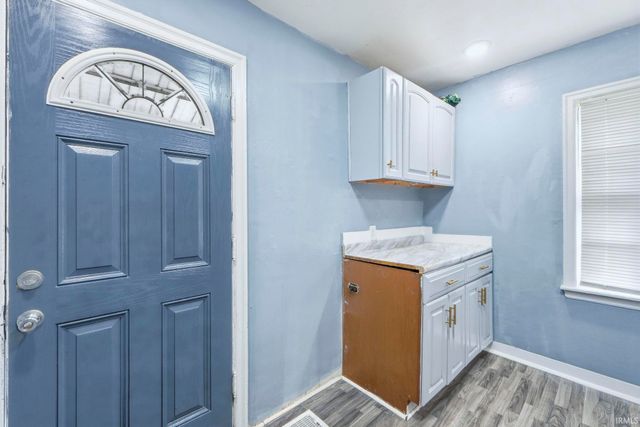 909 Mckinnie Avenue, Fort Wayne, IN 46806