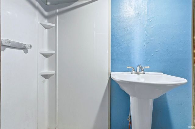 909 Mckinnie Avenue, Fort Wayne, IN 46806