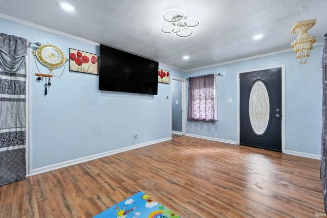 909 Mckinnie Avenue, Fort Wayne, IN 46806