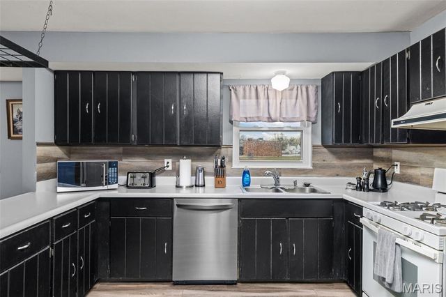 1188 Boardwalk Avenue, Florissant, MO 63031