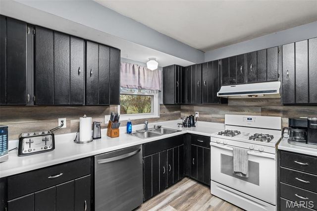 1188 Boardwalk Avenue, Florissant, MO 63031