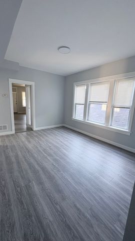 8211 S Escanaba Avenue 1, Chicago, IL 60617