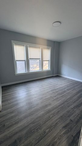 8211 S Escanaba Avenue 1, Chicago, IL 60617