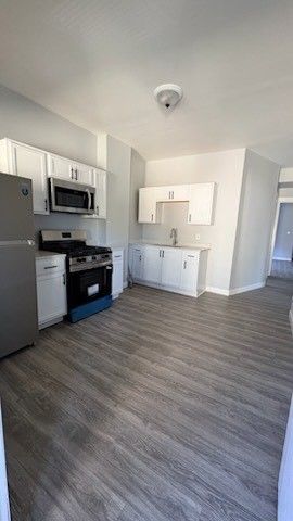 8211 S Escanaba Avenue 1, Chicago, IL 60617