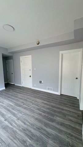 8211 S Escanaba Avenue 1, Chicago, IL 60617