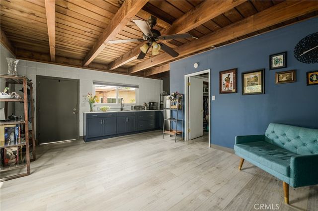6834 Shoshone, Lake Balboa, CA 91406