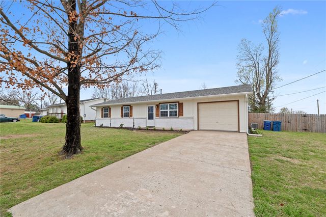 103 NW J Street, Bentonville, AR 72712