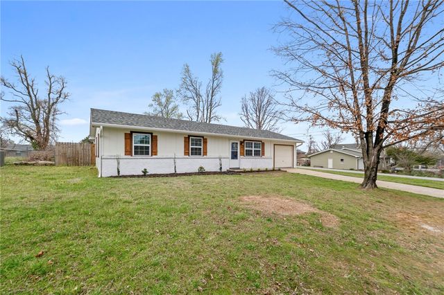 103 NW J Street, Bentonville, AR 72712