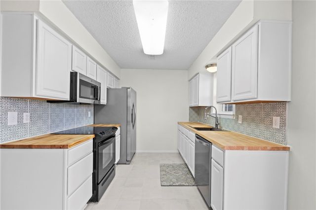 103 NW J Street, Bentonville, AR 72712