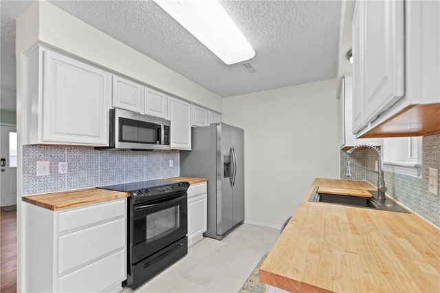 103 NW J Street, Bentonville, AR 72712