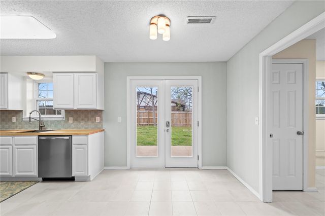 103 NW J Street, Bentonville, AR 72712