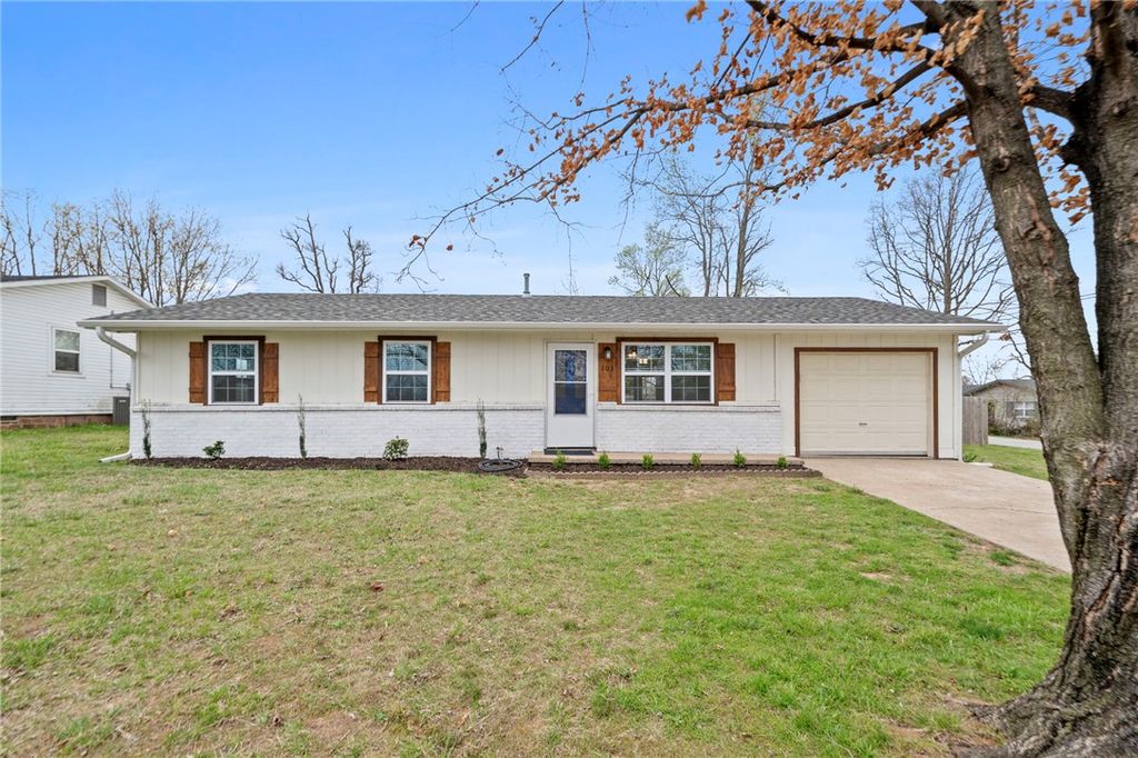 103 NW J Street, Bentonville, AR 72712