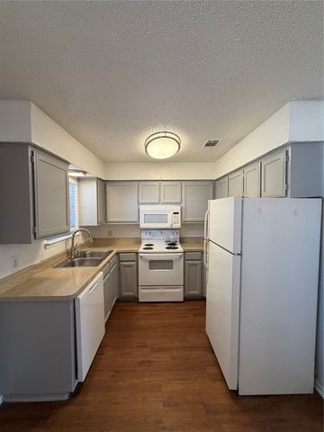 3078 W Sycamore Circle, Euless, TX 76040