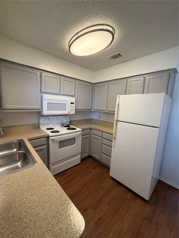 3078 W Sycamore Circle, Euless, TX 76040